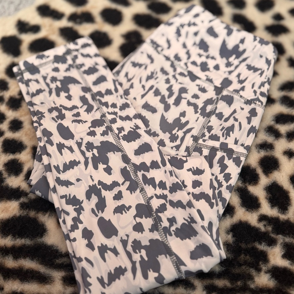 VS Leopard Print Leggings